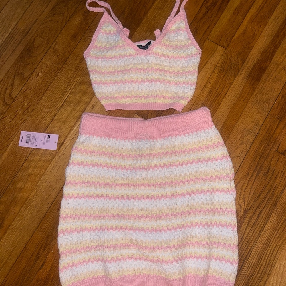 NEW TWO PIECE SET